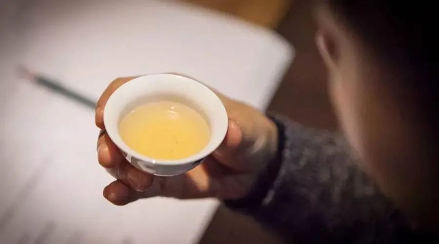 茶和水为什么会“分离”？